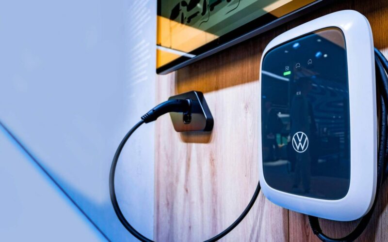Ladeinfrastruktur für Unternehmensflotten & Parkhäuser